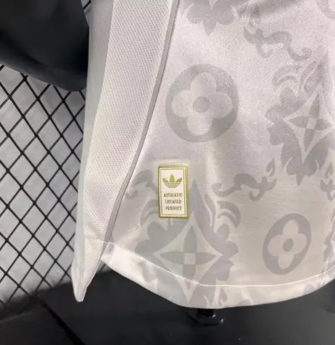Camisa de Futebol Real Madrid Edição Especial 52 Versão Jogador 2025/2026  — view 7