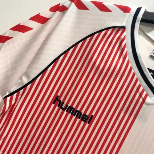 1986 Retro Dänemark Nationalmannschaft Auswärts Fußballtrikot  — view 4