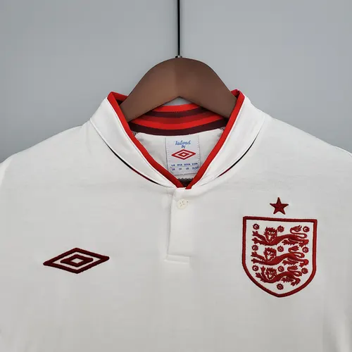 2012 Retro England Heim-Fußballtrikot AAA Fan-Qualität — view 3
