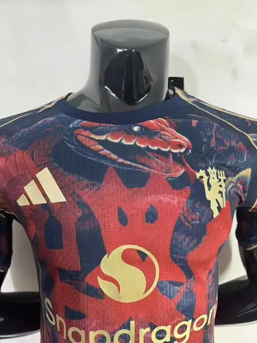 2025/2026 Versão Jogador Manchester United Edição Ano da Serpente Camisa de Futebol  — view 3
